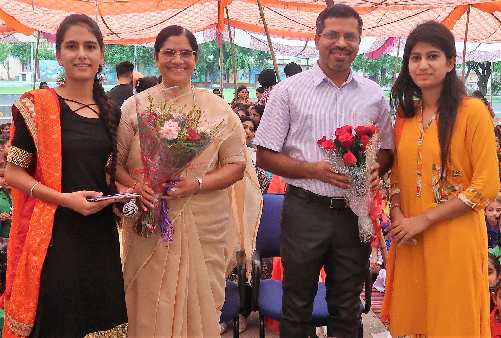 Carmel Convent celebrated Teachers’ Day with great pomp and grandeur in the school campus. 